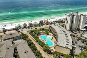Exterior - Beach Resort 215 Beach Setup included* HUGE value added.  Perfect Pool View. Convenient Access (Miramar Beach)