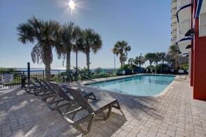 Piscine couverte, piscine extérieure