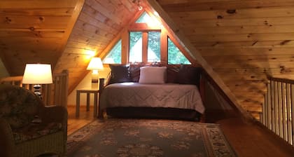 MOUNTAIN LAUREL CHALET: Private 10 Acre Retreat in Helen - GEORGIA WINE COUNTRY!