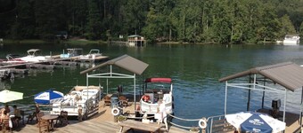 MOUNTAIN LAUREL CHALET: Private 10 Acre Retreat in Helen - GEORGIA WINE COUNTRY!