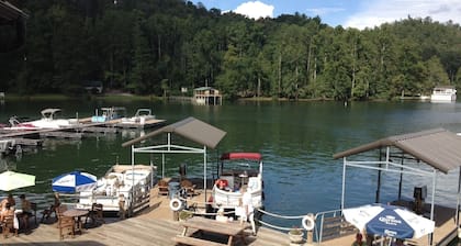 MOUNTAIN LAUREL CHALET: Private 10 Acre Retreat in Helen - GEORGIA WINE COUNTRY!