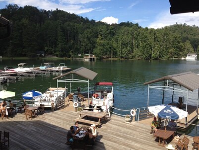 MOUNTAIN LAUREL CHALET: Private 10 Acre Retreat in Helen - GEORGIA WINE COUNTRY!