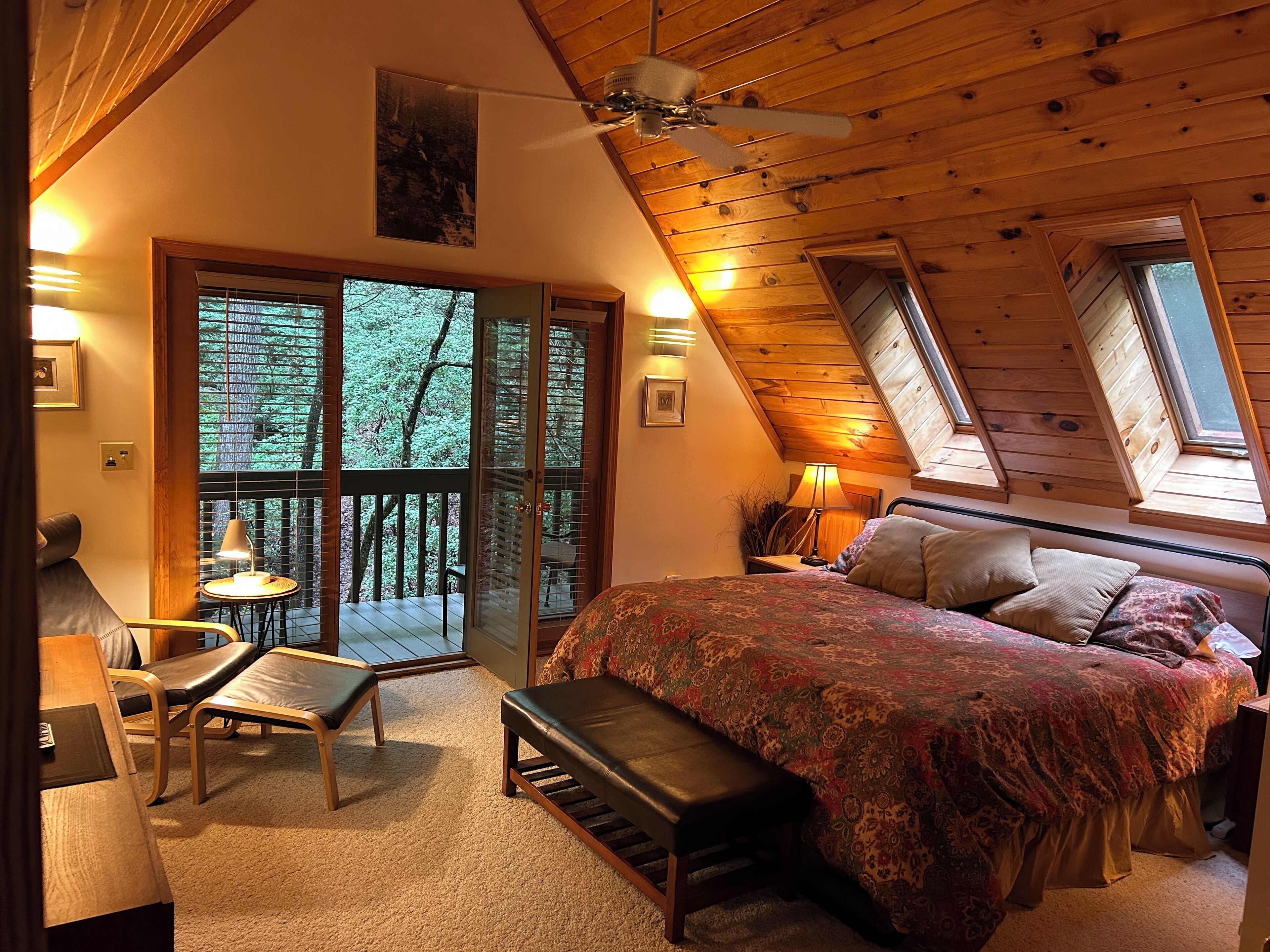 4 bedrooms, in-room safe, desk, iron/ironing board