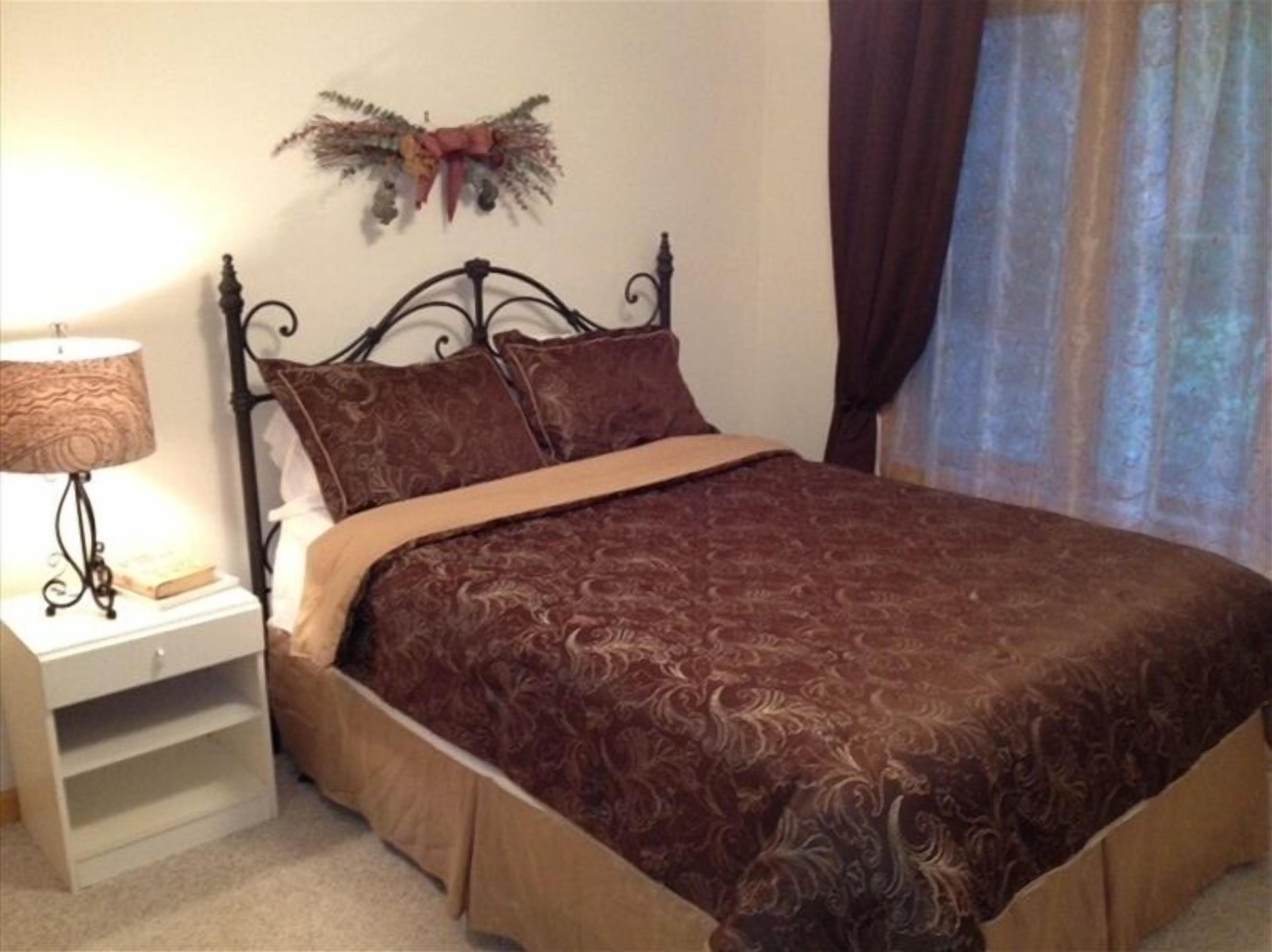 3 bedrooms, in-room safe, desk, iron/ironing board