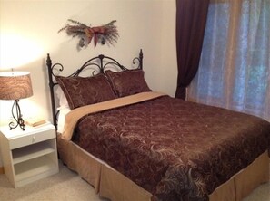 3 bedrooms, in-room safe, desk, iron/ironing board