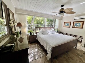 1 soverom, skrivebord, strykejern/-brett og wi-fi (inkludert)