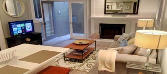 Adorable & Affordable! 1 BR! ~WiFi~ Walk to Beach & Shops