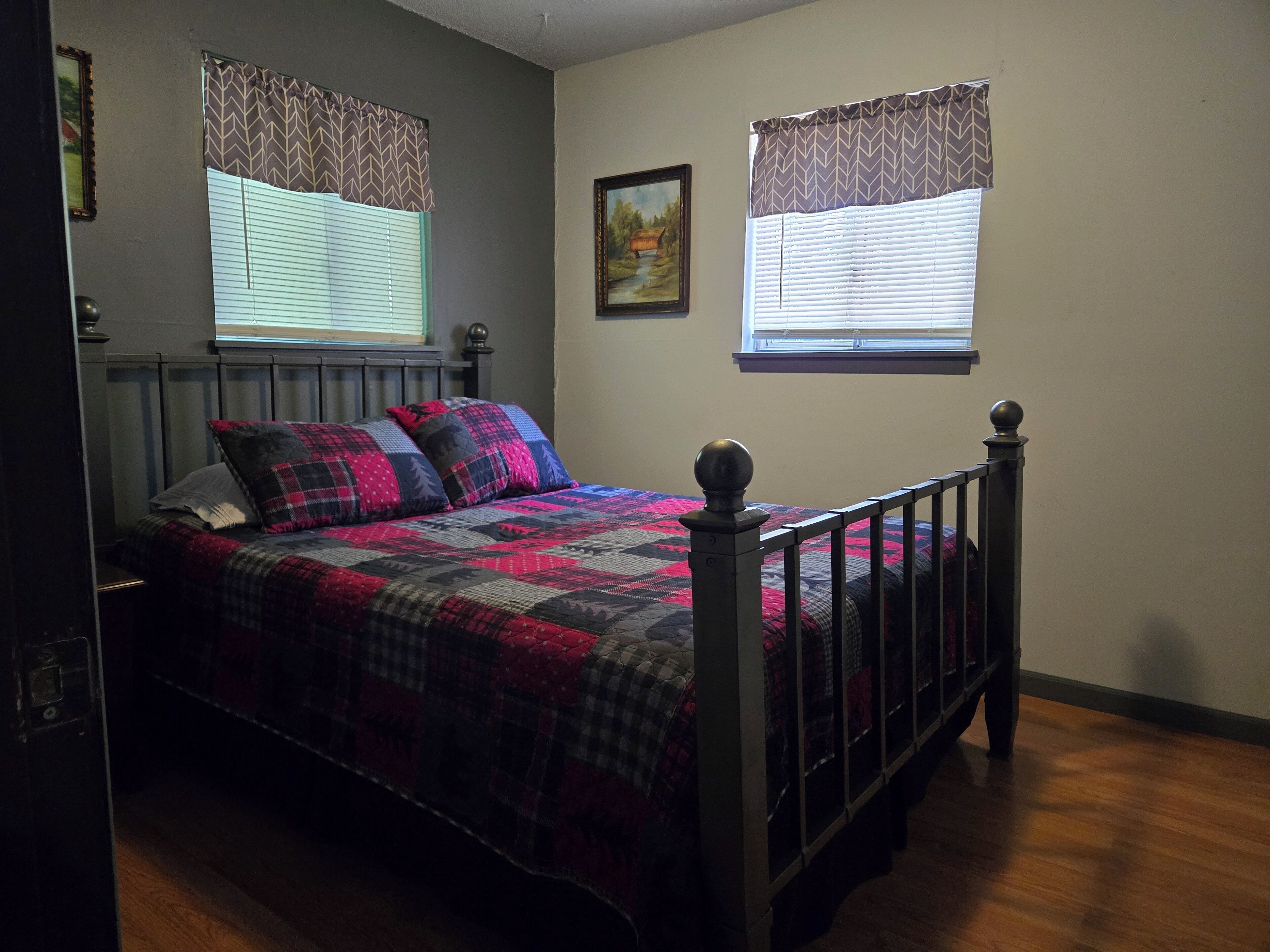 2 bedrooms, iron/ironing board, bed sheets