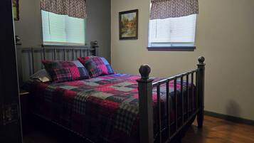 2 bedrooms, iron/ironing board, bed sheets