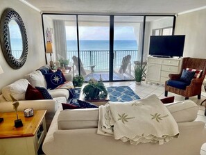 Smart TV, fireplace, DVD player, books