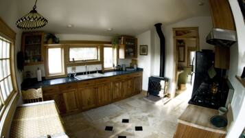 Refrigerador, horno, parrilla de estufa y cafetera y tetera