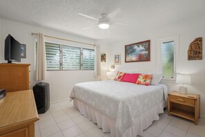 2 Schlafzimmer, Schreibtisch, Bügeleisen/Bügelbrett, Reisekinderbett