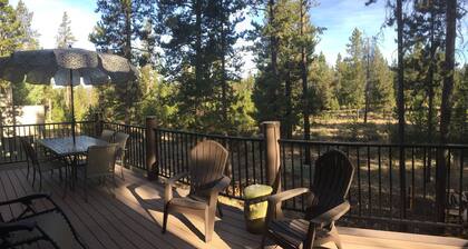 Large Great Room-3 Master Suites-Hot Tub-Backs up to the Forest-Pet Friendly