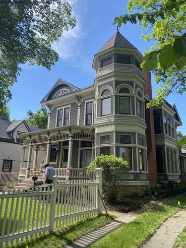 ⬆️ See our video: Walk to Pearl St - 2.5 blocks; Fireplace; Luxurious & Private.