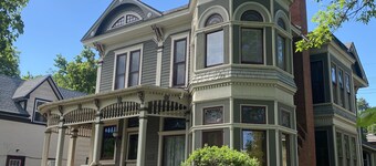 ⬆️ See our video: Walk to Pearl St - 2.5 blocks; Fireplace; Luxurious & Private.