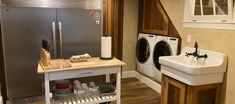 âŹïž See our video: Walk to Pearl St - 2.5 blocks; Fireplace; Luxurious & Private.