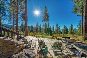 Property grounds - Panoramic VIEWS, Theater, Bocce Ball, Hot Tub, Pool Table (Incline Village)