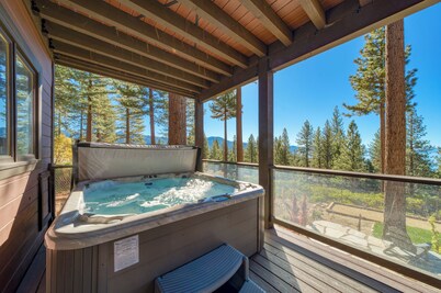 Panoramic VIEWS, Theater, Bocce Ball, Hot Tub, Pool Table
