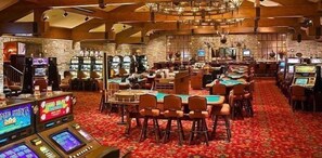 Casino - Panoramic VIEWS, Theater, Bocce Ball, Hot Tub, Pool Table (Incline Village)