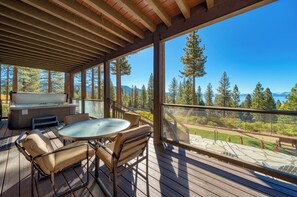 Outdoor dining - Panoramic VIEWS, Theater, Bocce Ball, Hot Tub, Pool Table (Incline Village)