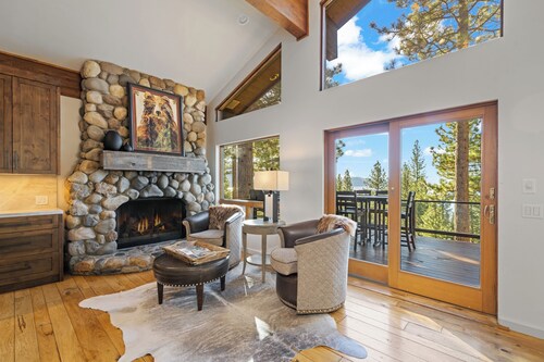 Panoramic VIEWS, Theater, Bocce Ball, Hot Tub, Pool Table