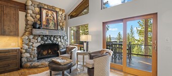 Panoramic VIEWS, Theater, Bocce Ball, Hot Tub, Pool Table