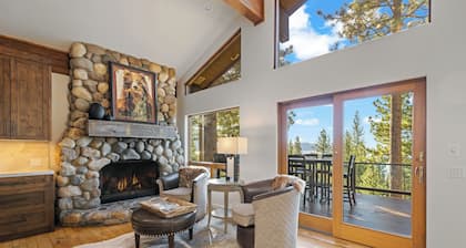 Panoramic VIEWS, Theater, Bocce Ball, Hot Tub, Pool Table