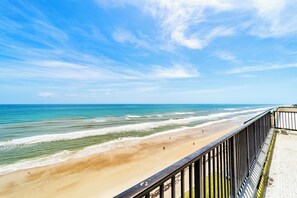 Am Strand, Liegestühle, Strandtücher