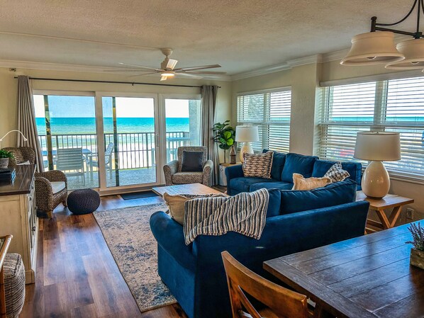 Smart TV, fireplace, DVD player, ping pong