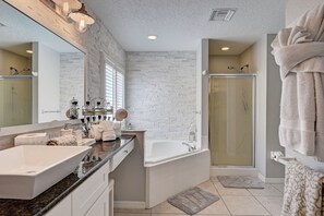 Bathtub, hair dryer, towels - South facing pool,spa, communal pool, interior games room, Wifi, monitored alarm (Kissimmee)