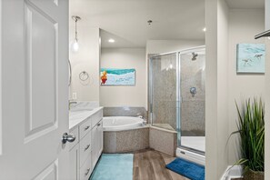 Combined shower/tub, hair dryer, towels, soap - PERFECT PLACE PCB- Remodeled and Super Hosted! (Panama City Beach)