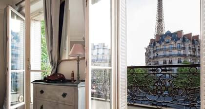 VENTE! Outrageusement romantique avec une vue dégagée sur Eiffel