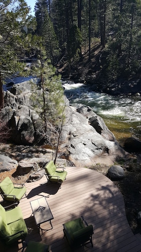 Strawberry, Pinecrest, Dodge Ridge Riverfront Estate!  Beeindruckend!