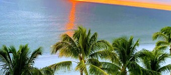 SEASIDE 503,Penthouse,Direct beach access250+reviews,pool,gulf views,grills,