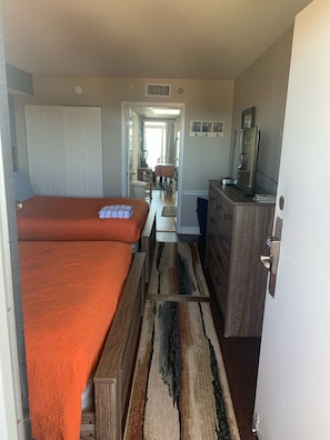 2 bedrooms, iron/ironing board, free WiFi, bed sheets - Amazing Views--Direct Oceanfront..Family Resort--New Flooring, Couch and Paint (Myrtle Beach)