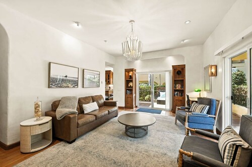 Exceptional Ocean Getaway — blocks to Beach and Funk Zone