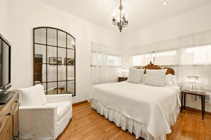 2 bedrooms, desk, iron/ironing board, free WiFi