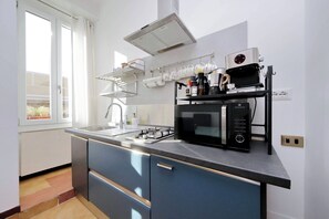 Fridge, microwave, oven, coffee/tea maker - Trastevere  Renovated Perfect Central Location Special offer (Rome)