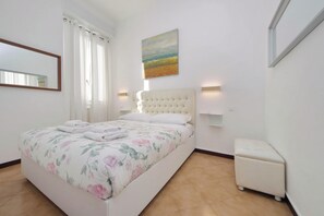 1 bedroom, in-room safe, iron/ironing board, WiFi - Trastevere  Renovated Perfect Central Location Special offer (Rome)