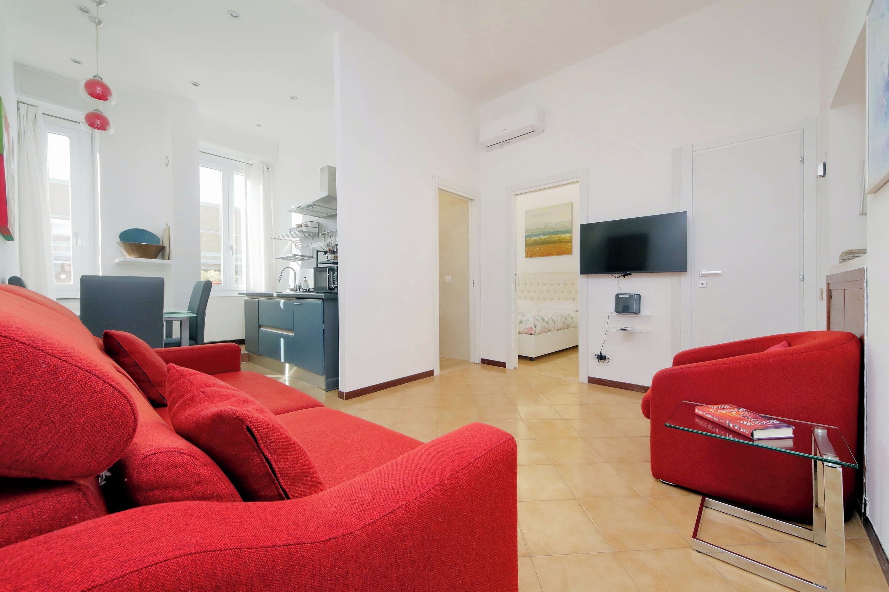 Televisión LCD, reproductor de DVD, libros, estéreo