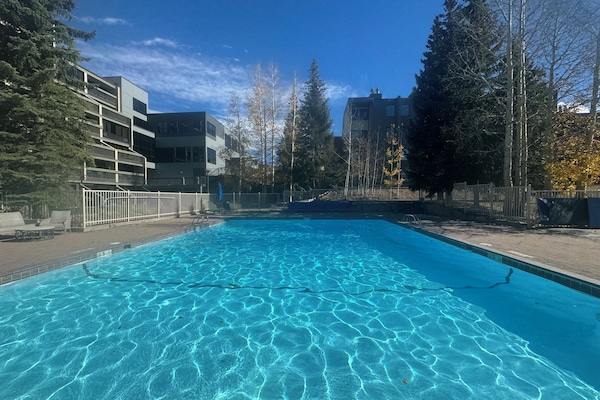 All guests staying at Sts Johns 2516 have access to Keystone Lodge facility.