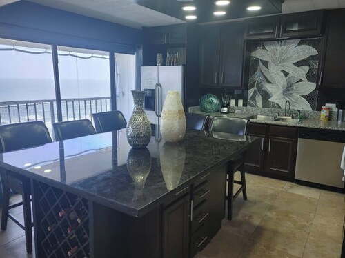 Beautiful 11th Floor Ocean Front 3 Bedroom Condo