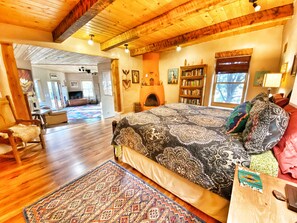 3 Schlafzimmer, Schreibtisch, Bügeleisen/Bügelbrett, Reisekinderbett