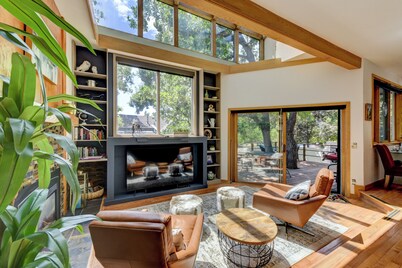 Pearl st, A/C, Fireplace, Views and Decks- Winner