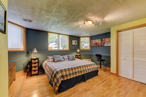 3 bedrooms, desk, iron/ironing board, free WiFi