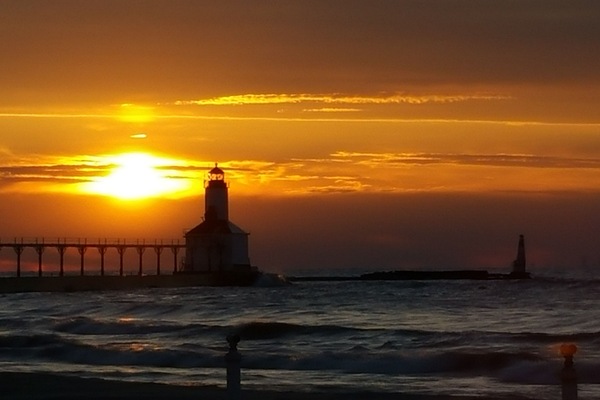 Una spiaggia nelle vicinanze, lettini da mare, teli da spiaggia