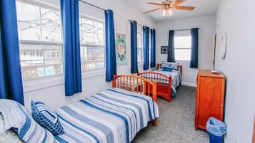 5 habitaciones, tabla de planchar con plancha y cuna de viaje