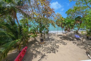 海灘、躺椅、沙灘巾