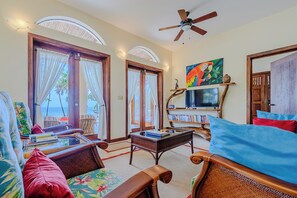 智能電視、DVD 播放機、書籍、影像庫