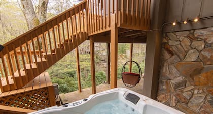 Waterfalls in your Backyard with Hot Tub and 3 miles to Skiing